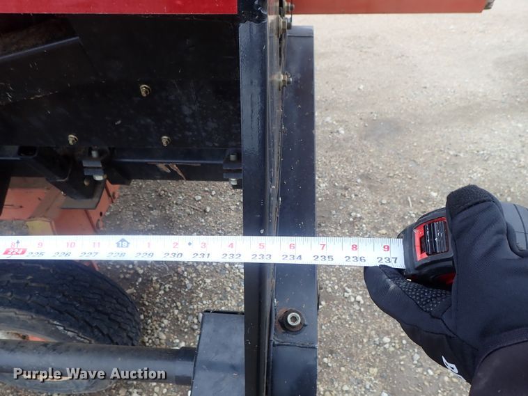 image for item DG3019 2003 Challenger CH830 corn head