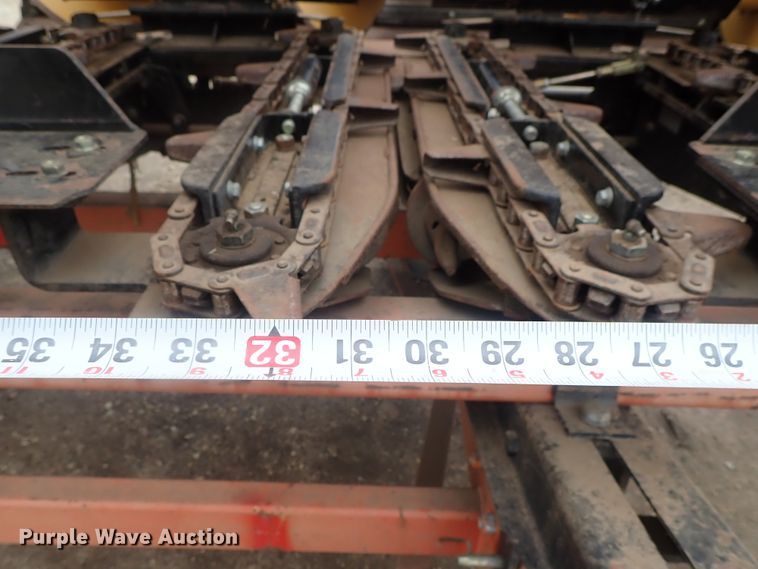 image for item DG3019 2003 Challenger CH830 corn head