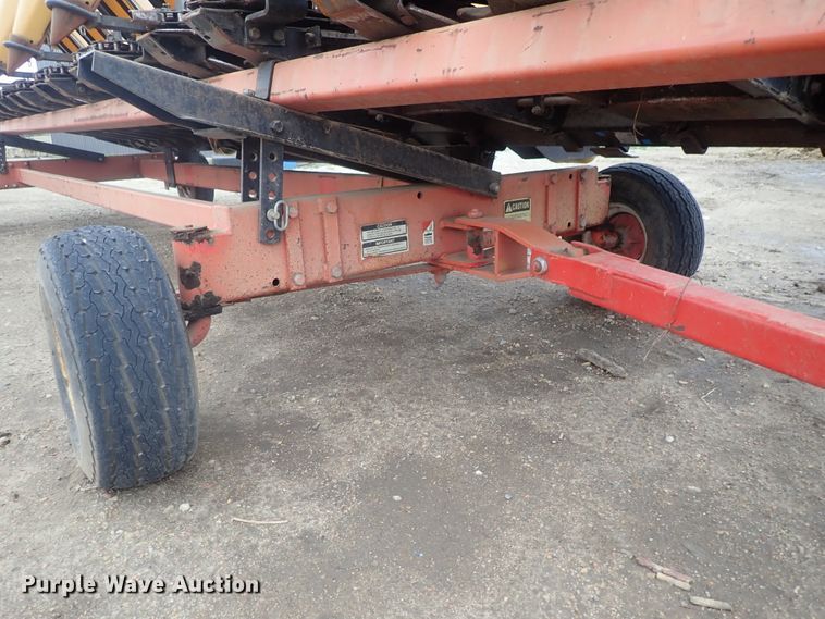 image for item DG3019 2003 Challenger CH830 corn head