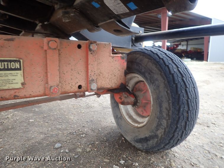 image for item DG3019 2003 Challenger CH830 corn head