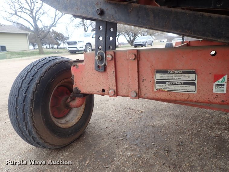 image for item DG3019 2003 Challenger CH830 corn head