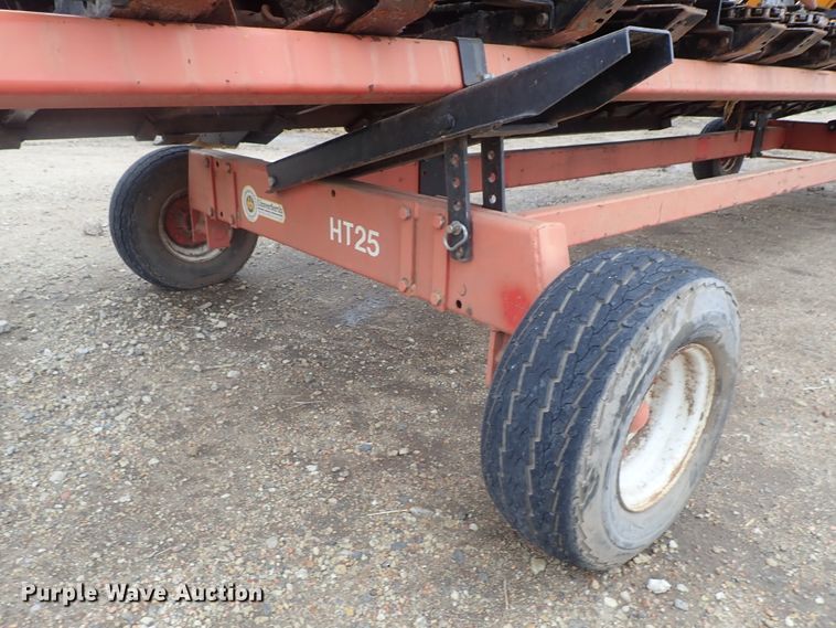 image for item DG3019 2003 Challenger CH830 corn head