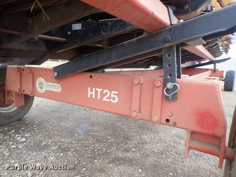 image for item DG3019 2003 Challenger CH830 corn head