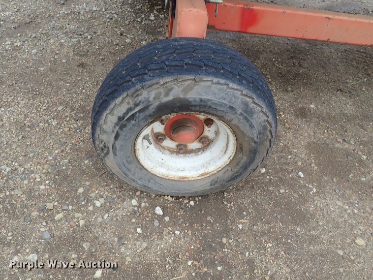 image for item DG3019 2003 Challenger CH830 corn head