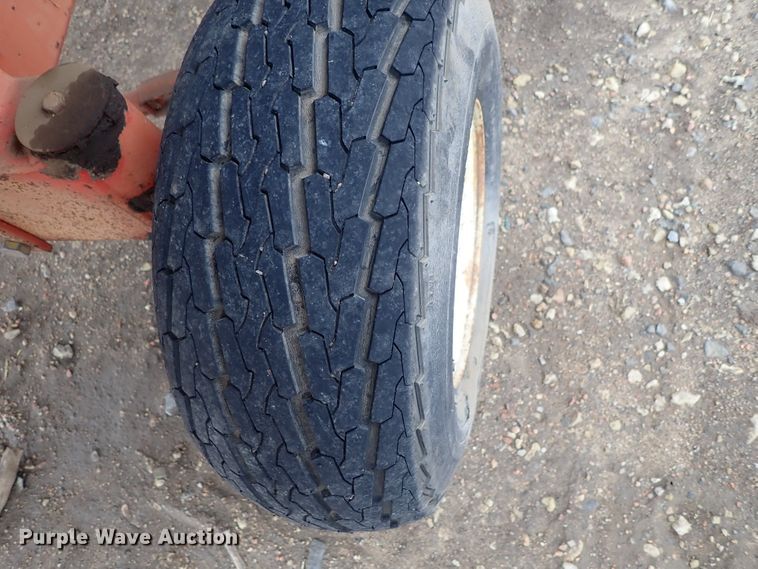 image for item DG3019 2003 Challenger CH830 corn head