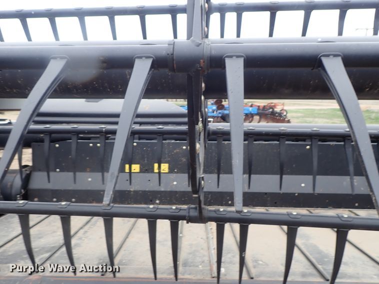 image for item DG3022 2013 MacDon FD75-S flex draper head