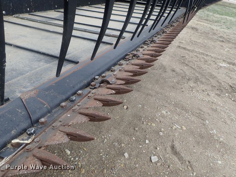 image for item DG3022 2013 MacDon FD75-S flex draper head