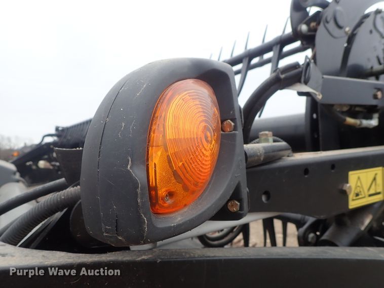 image for item DG3022 2013 MacDon FD75-S flex draper head