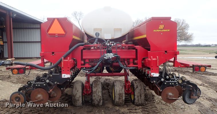 image for item DG3024 Sunflower 9421 grain drill