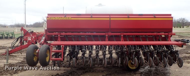 image for item DG3024 Sunflower 9421 grain drill