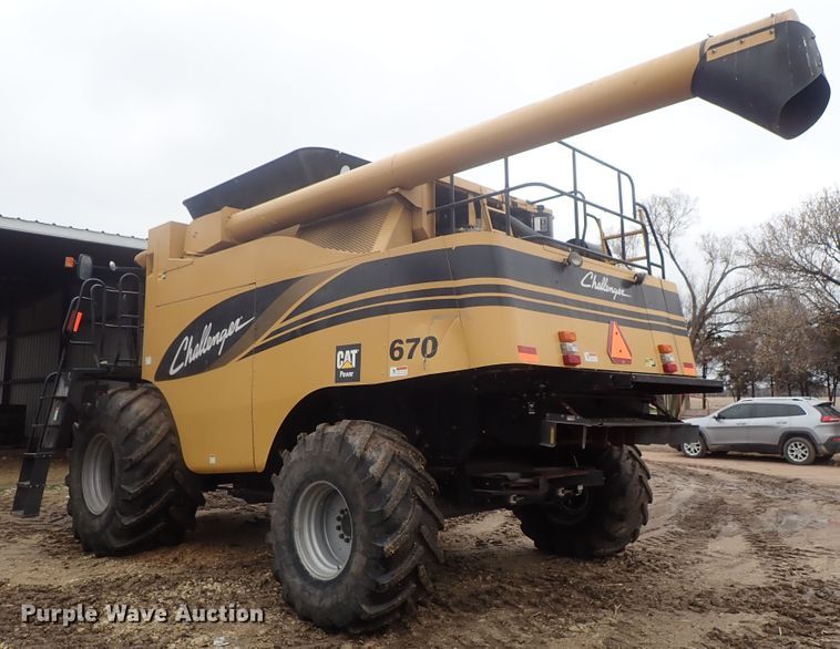 image for item DG3028 2005 Challenger 670 RWA combine