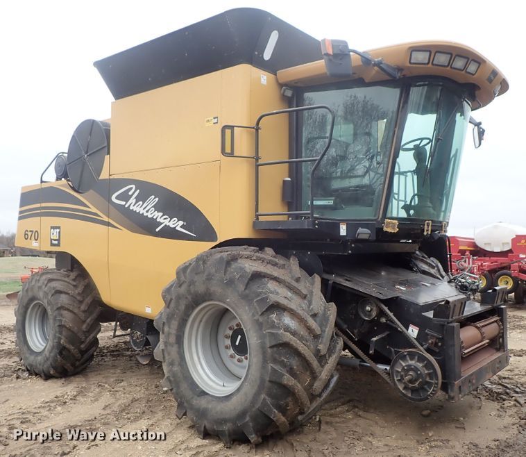 image for item DG3028 2005 Challenger 670 RWA combine