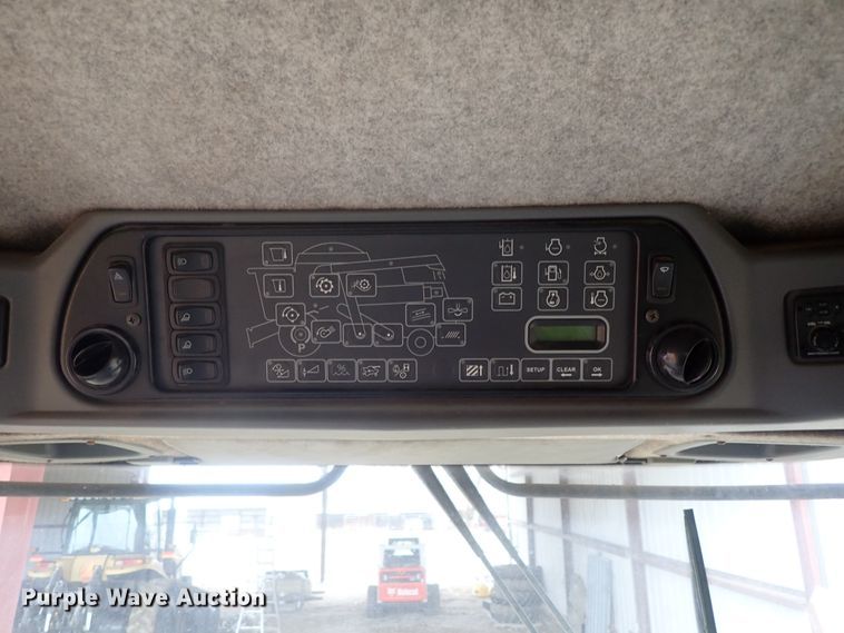 image for item DG3028 2005 Challenger 670 RWA combine