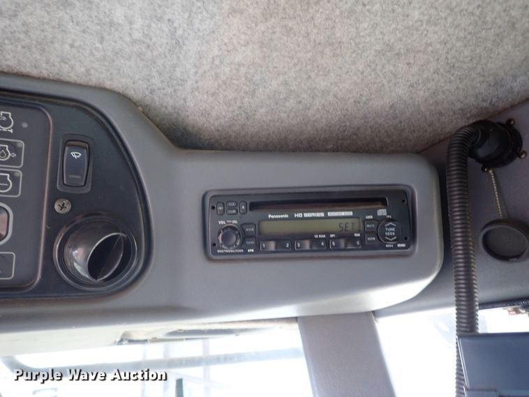 image for item DG3028 2005 Challenger 670 RWA combine