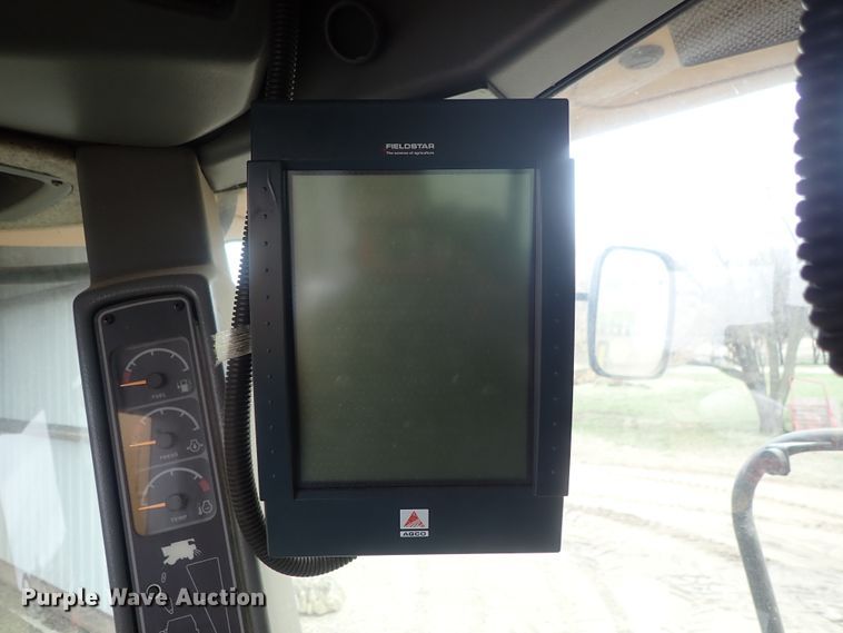 image for item DG3028 2005 Challenger 670 RWA combine