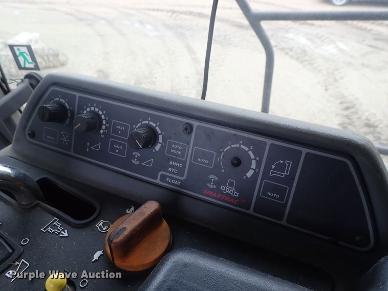 image for item DG3028 2005 Challenger 670 RWA combine