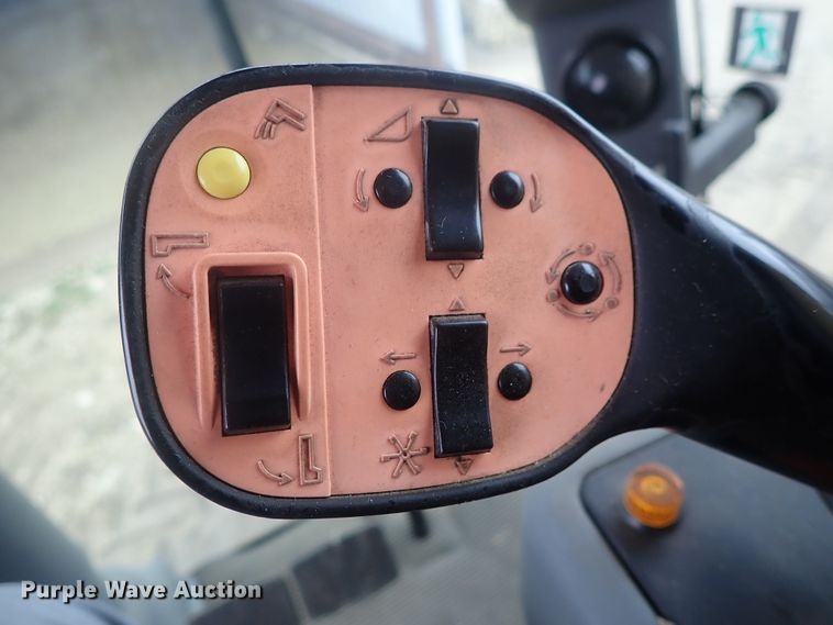 image for item DG3028 2005 Challenger 670 RWA combine