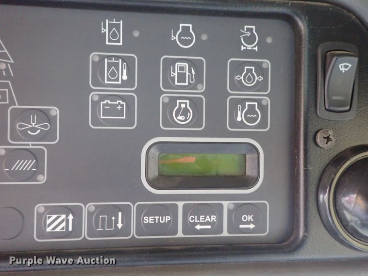 image for item DG3028 2005 Challenger 670 RWA combine