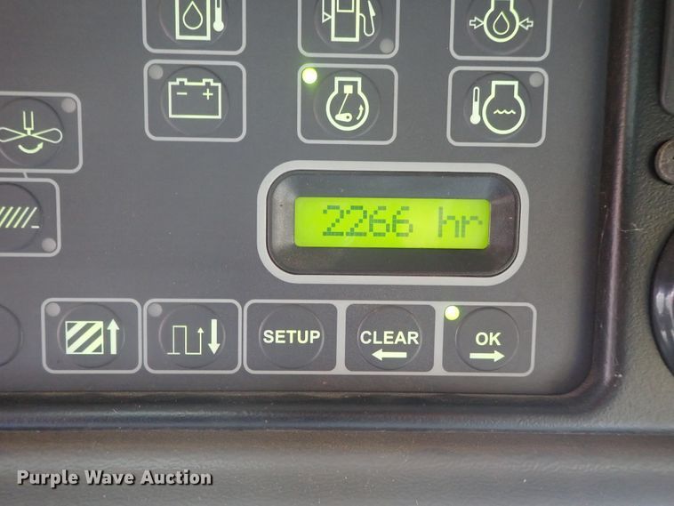 image for item DG3028 2005 Challenger 670 RWA combine