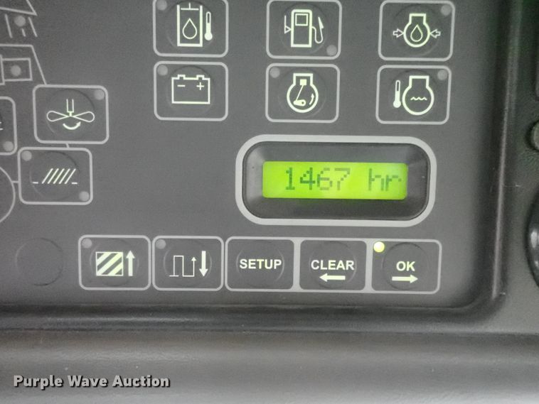 image for item DG3028 2005 Challenger 670 RWA combine