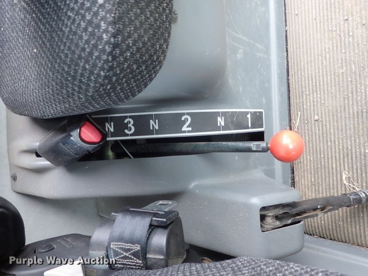 image for item DG3028 2005 Challenger 670 RWA combine