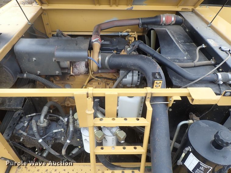 image for item DG3028 2005 Challenger 670 RWA combine