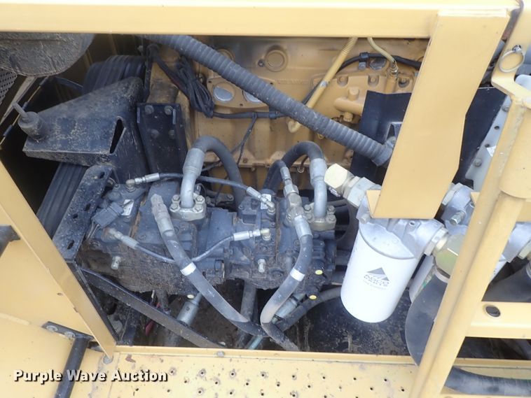 image for item DG3028 2005 Challenger 670 RWA combine