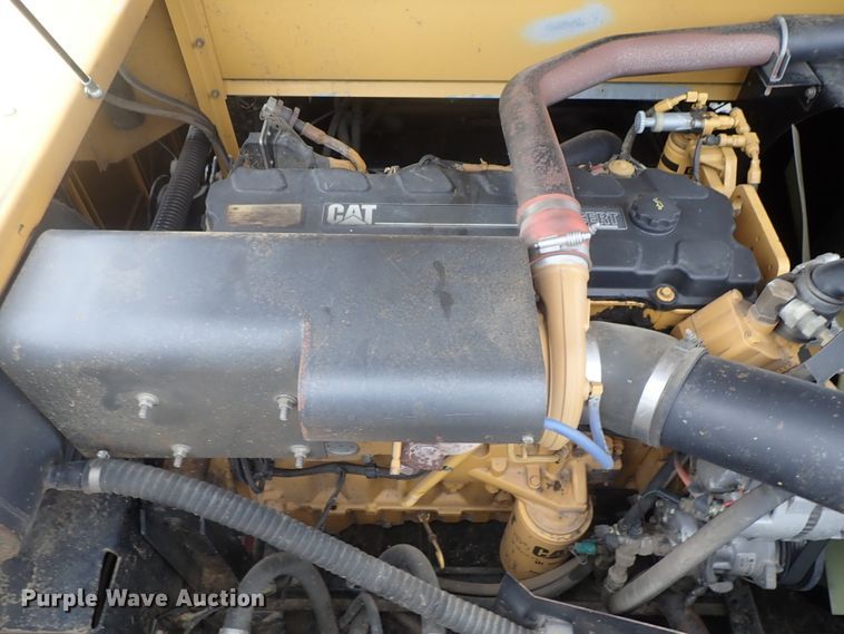 image for item DG3028 2005 Challenger 670 RWA combine