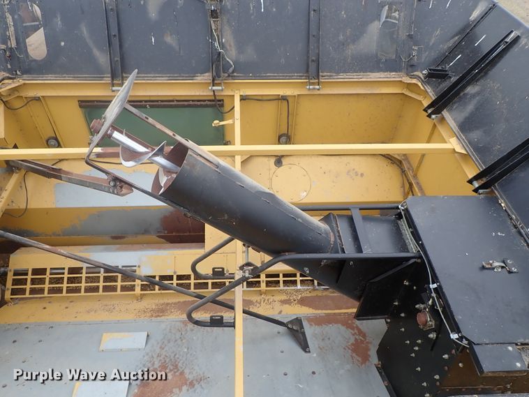 image for item DG3028 2005 Challenger 670 RWA combine