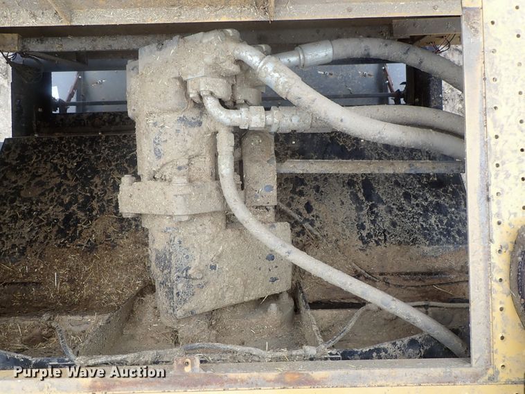 image for item DG3028 2005 Challenger 670 RWA combine