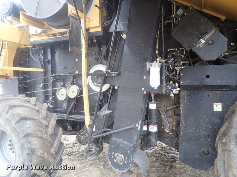 image for item DG3028 2005 Challenger 670 RWA combine