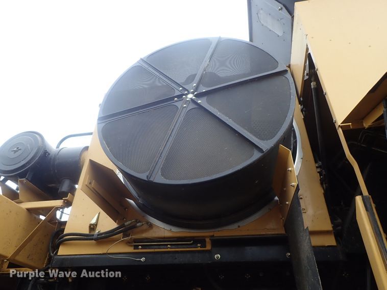 image for item DG3028 2005 Challenger 670 RWA combine