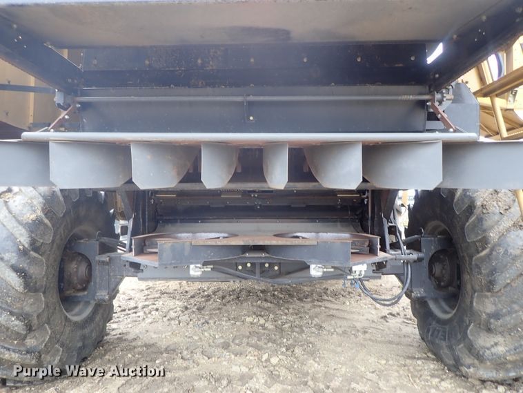 image for item DG3028 2005 Challenger 670 RWA combine