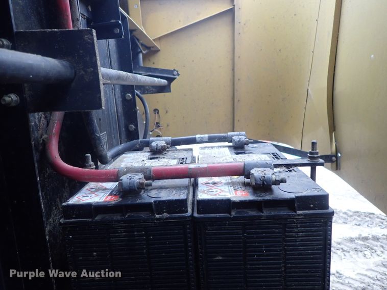 image for item DG3028 2005 Challenger 670 RWA combine