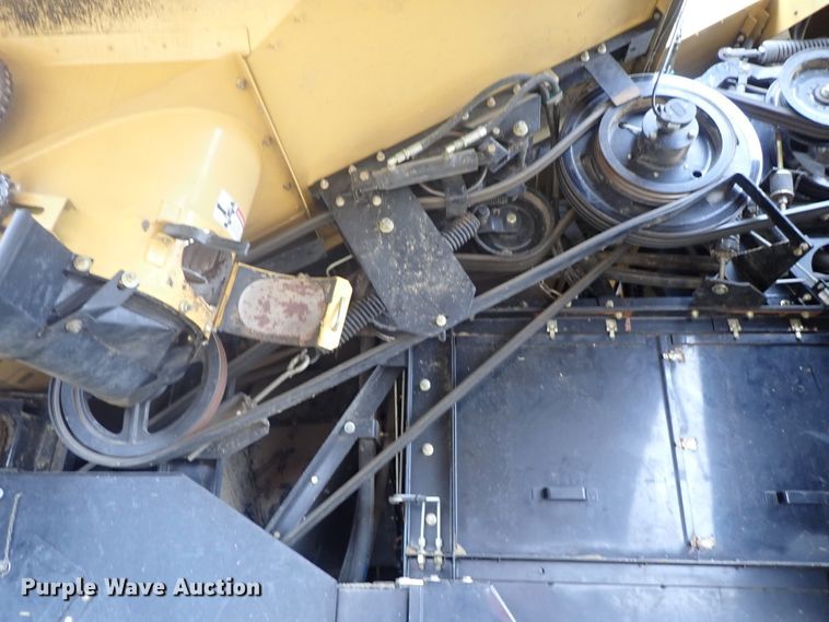 image for item DG3028 2005 Challenger 670 RWA combine