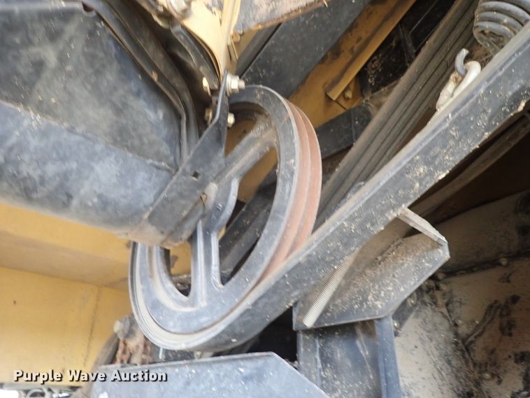 image for item DG3028 2005 Challenger 670 RWA combine