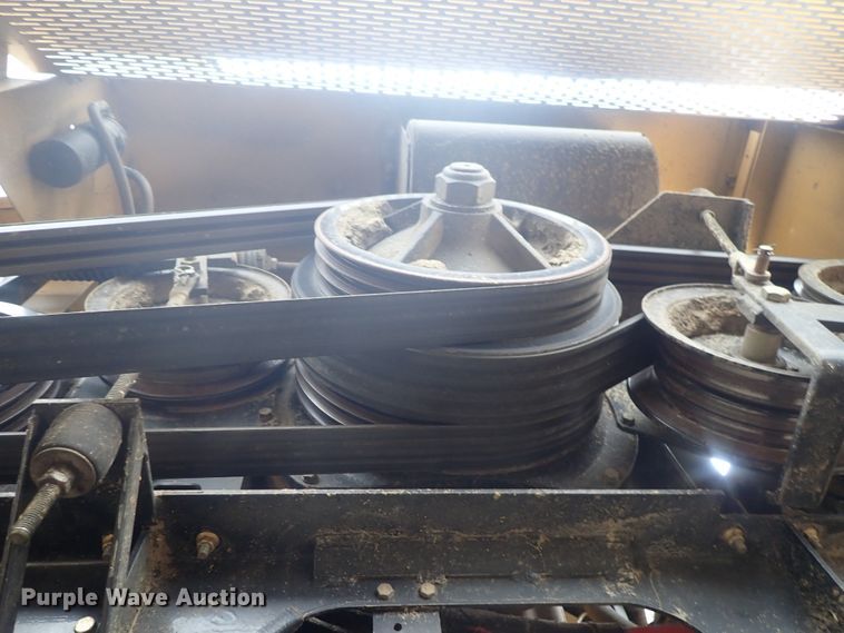 image for item DG3028 2005 Challenger 670 RWA combine