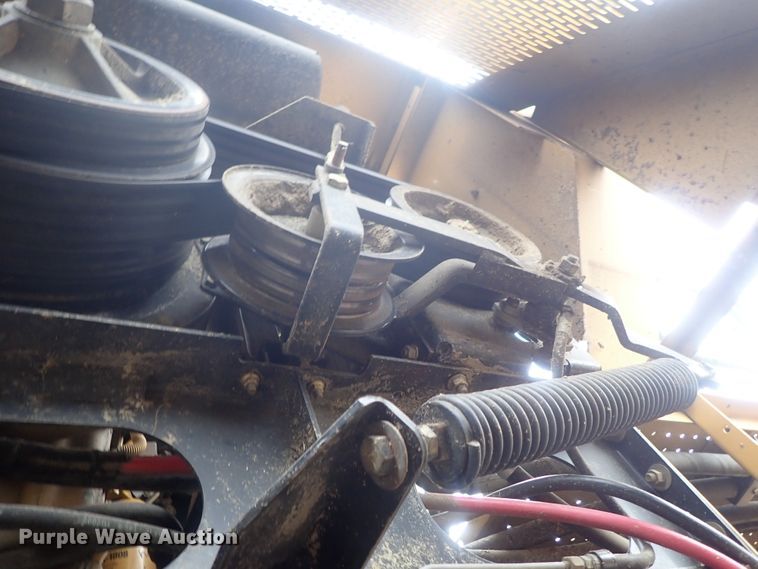 image for item DG3028 2005 Challenger 670 RWA combine