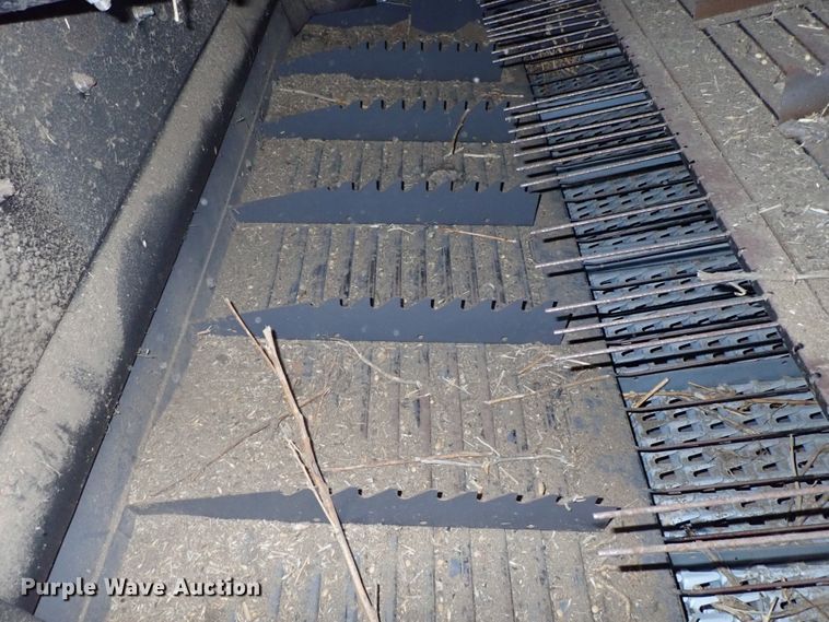 image for item DG3028 2005 Challenger 670 RWA combine