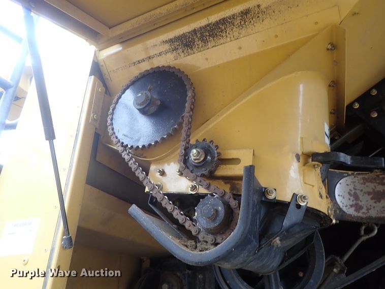 image for item DG3028 2005 Challenger 670 RWA combine