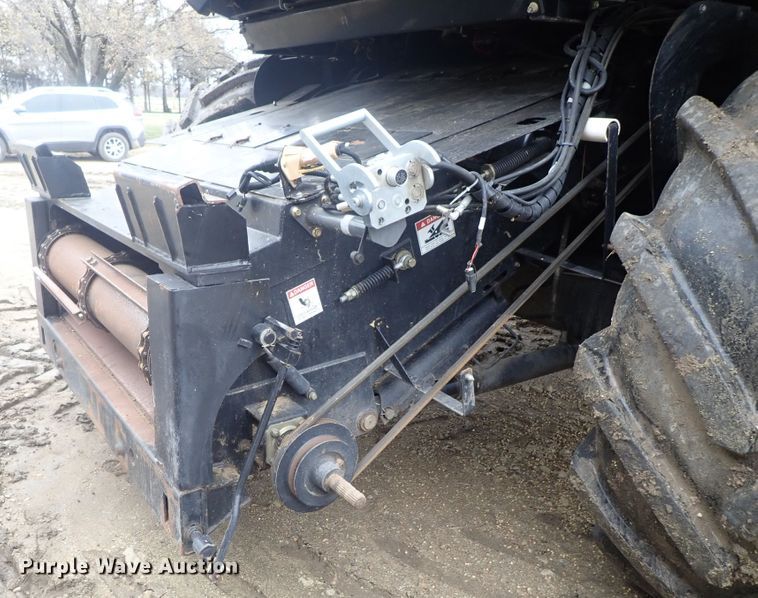 image for item DG3028 2005 Challenger 670 RWA combine