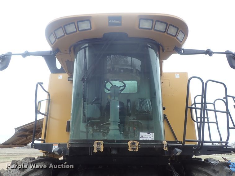 image for item DG3028 2005 Challenger 670 RWA combine
