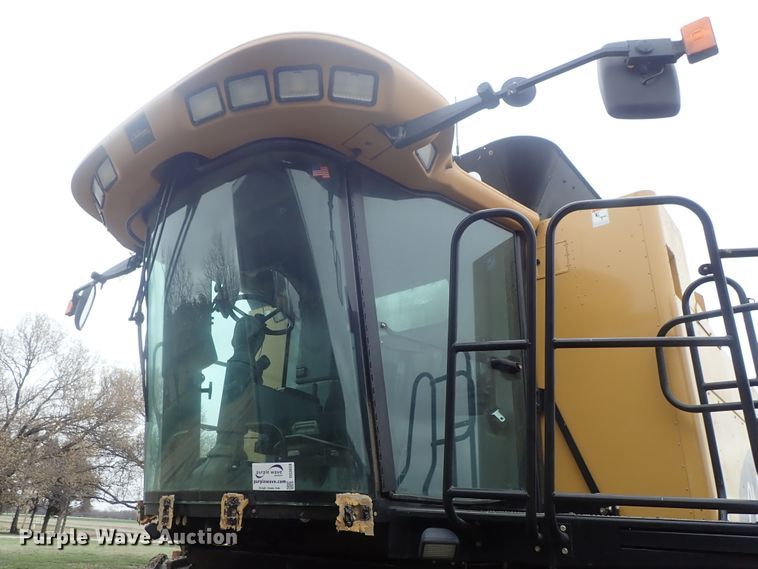 image for item DG3028 2005 Challenger 670 RWA combine