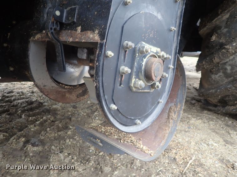 image for item DG3028 2005 Challenger 670 RWA combine