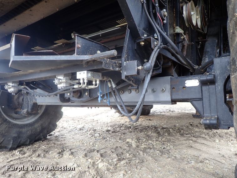 image for item DG3028 2005 Challenger 670 RWA combine