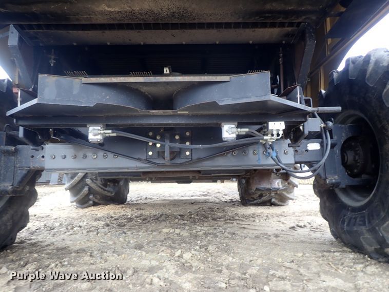 image for item DG3028 2005 Challenger 670 RWA combine