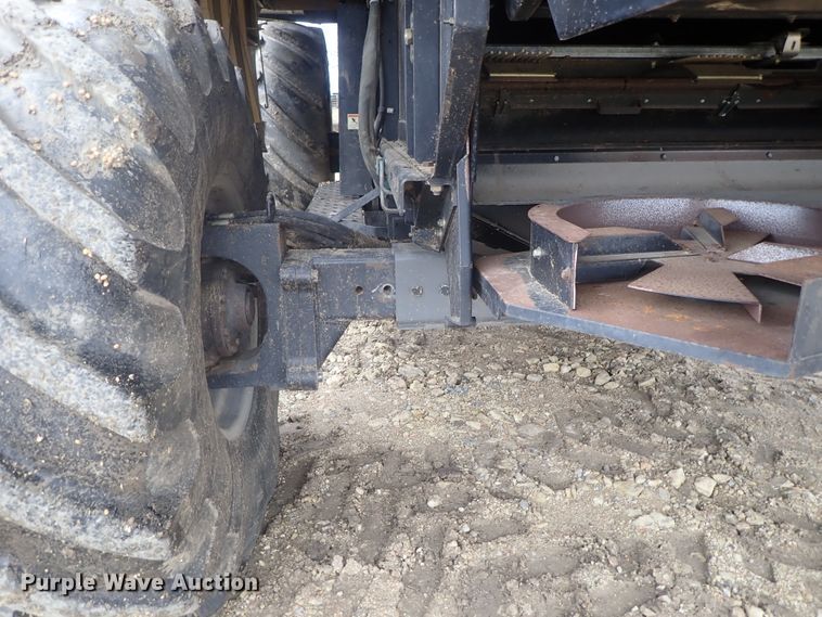 image for item DG3028 2005 Challenger 670 RWA combine