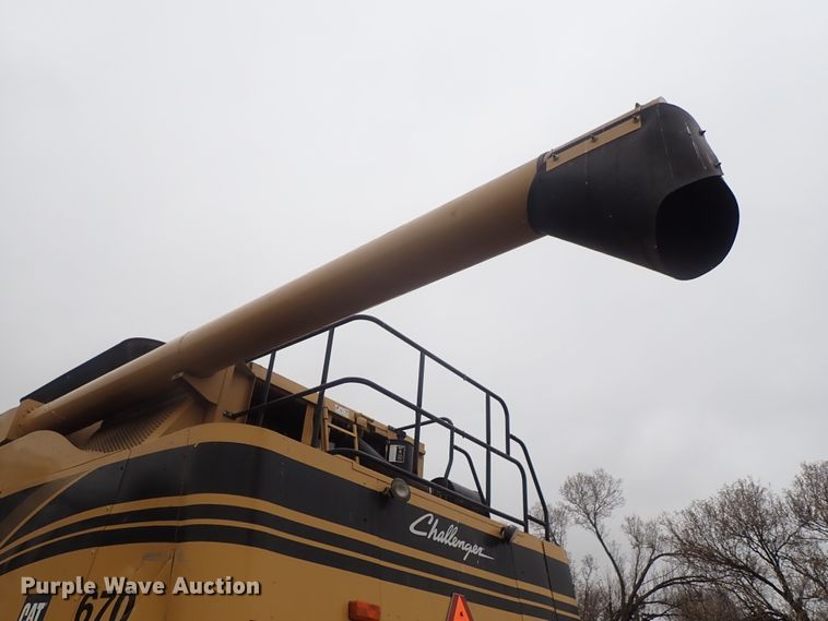 image for item DG3028 2005 Challenger 670 RWA combine