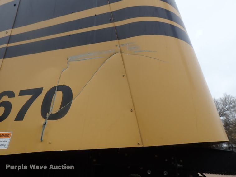 image for item DG3028 2005 Challenger 670 RWA combine