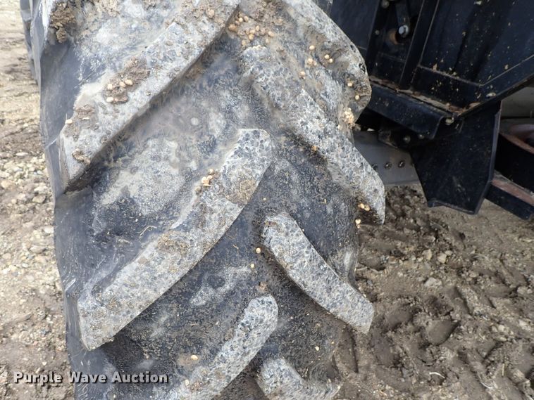 image for item DG3028 2005 Challenger 670 RWA combine